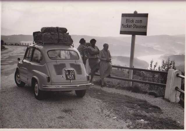 Mit einem Steyr-Fiat 600 über die „Pack“, um 1960 Fotograf/in unbekannt, Sammlung Walter Feldbacher